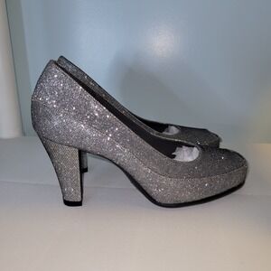 A2 by Aerosoles Silve Dress Shoe Slip on Pump‎ Sz 6 Womens Sparkle Peep-Toe EUC